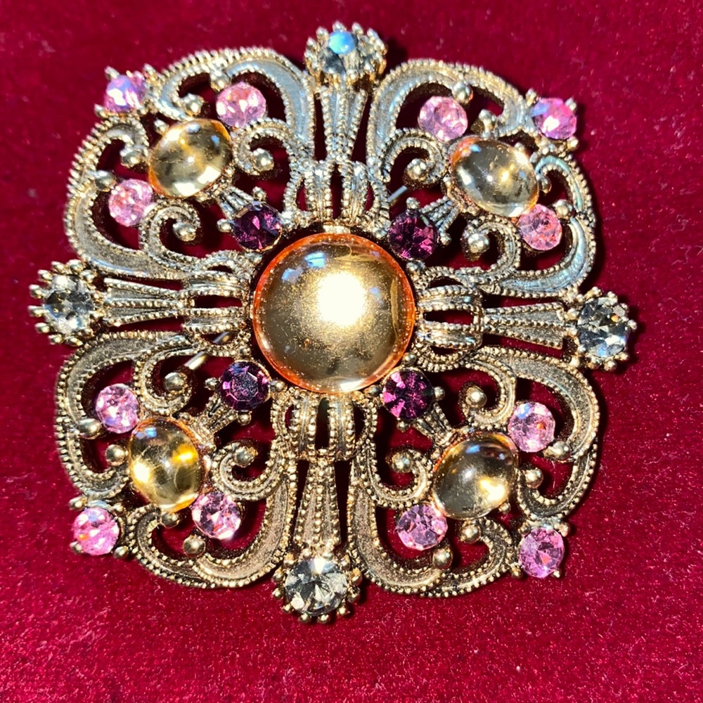 Rhinestones Brooch pin Gold tone